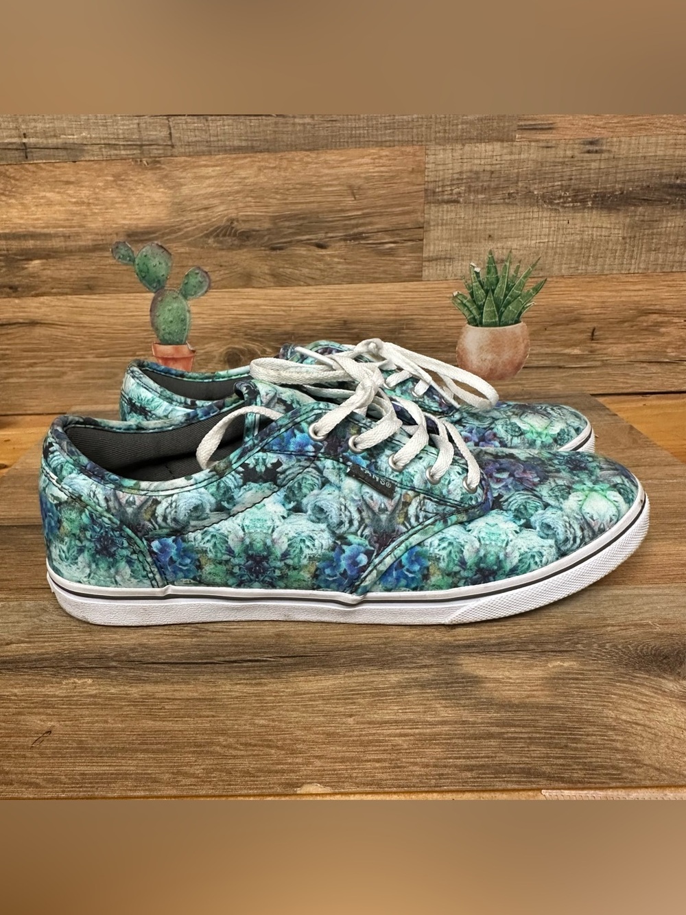 VANS Off The Wall Lace Up Low Top Succulent Pattern Women's Size 8.5